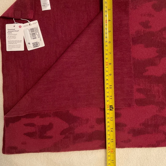 Lululemon Oversized Camo Jacquard Scarf 82x16 in new with tags - Picture 5 of 6